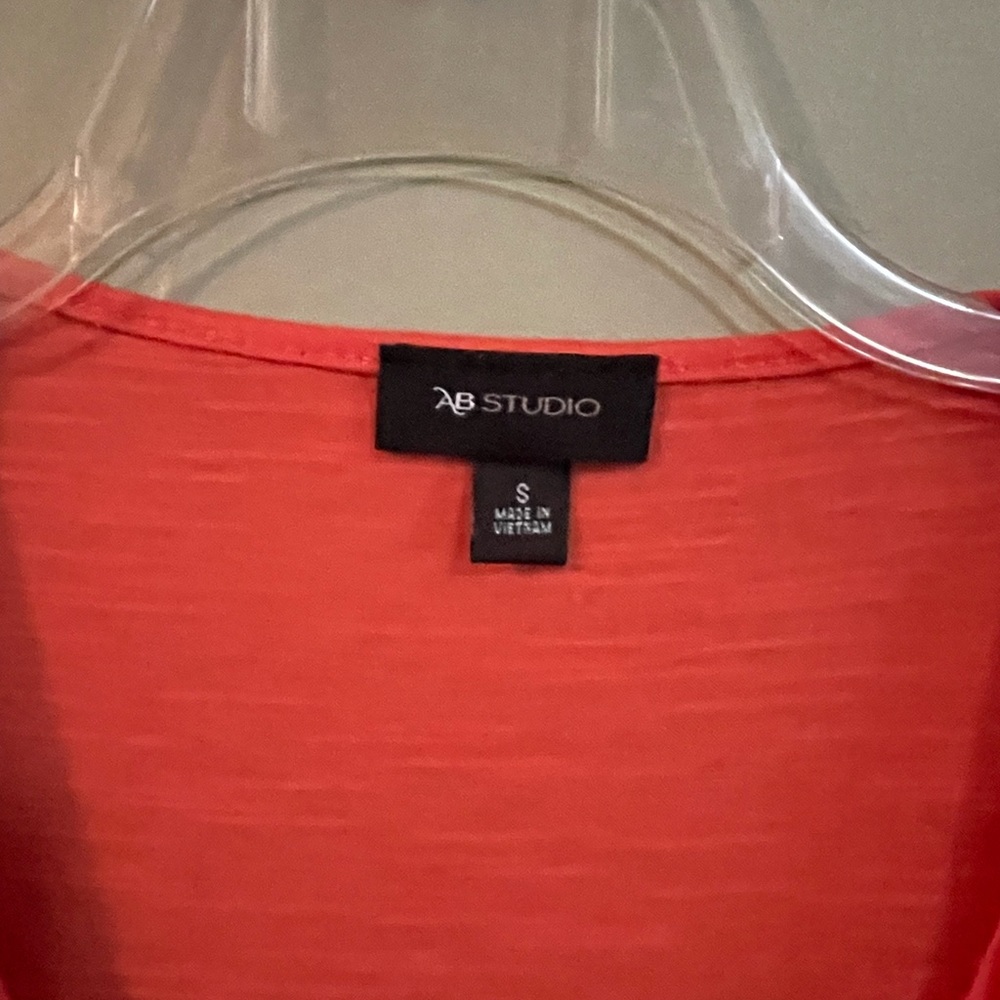Women AB Studio short-sleeved blouse.Size: Small